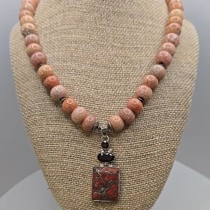 Interesting Orange Agate Stone Bead Necklace & pendant